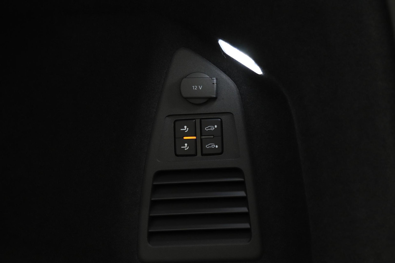 Volkswagen Touareg 3.0 TSi eHybrid 4MOTION R | FINAL EDITION | Luchtvering | Trekhaak | Panoramadak | Dynaudio | 360° Camera