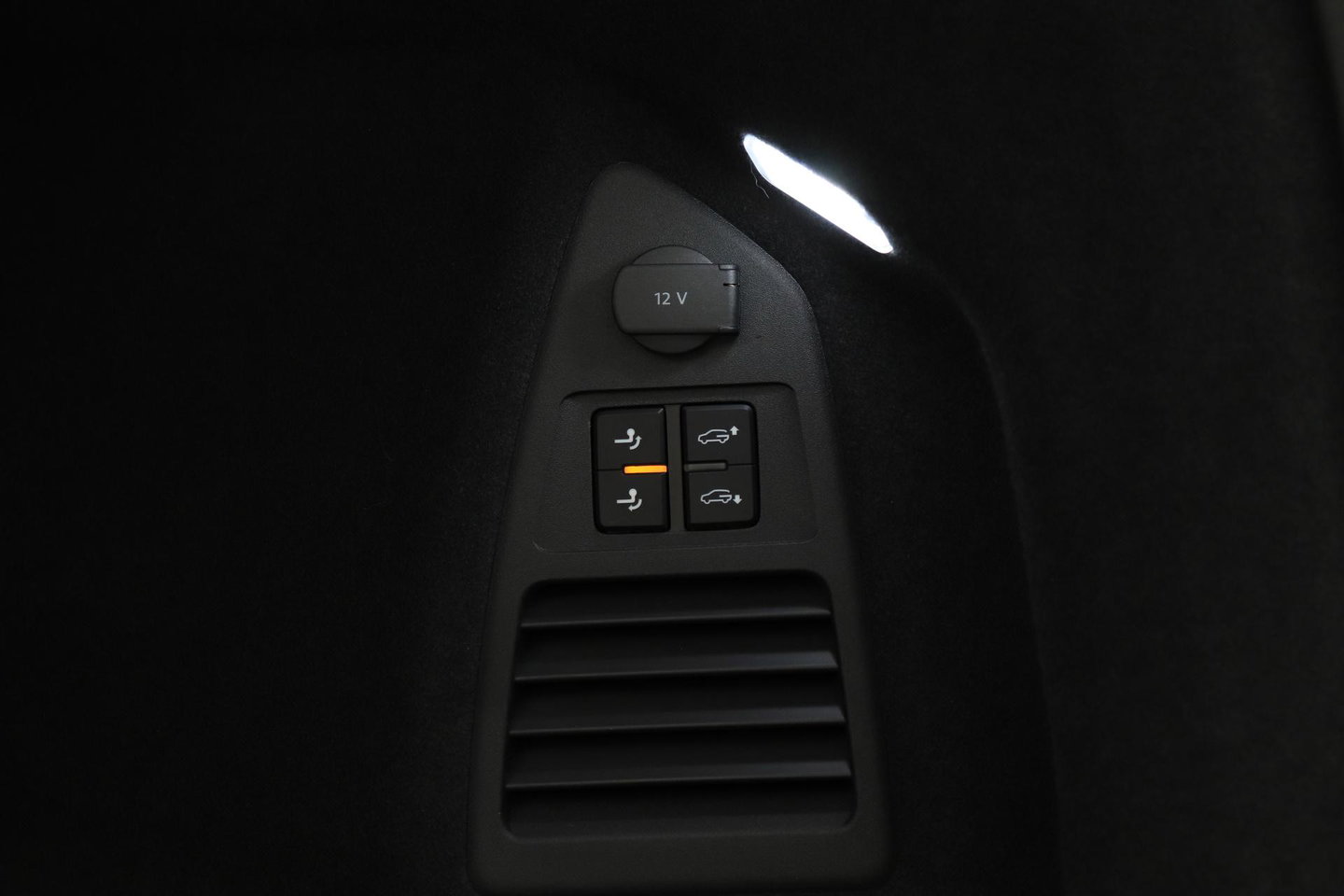 Volkswagen Touareg 3.0 TSi eHybrid 4MOTION R | FINAL EDITION | Luchtvering | Trekhaak | Panoramadak | Dynaudio | 360° Camera