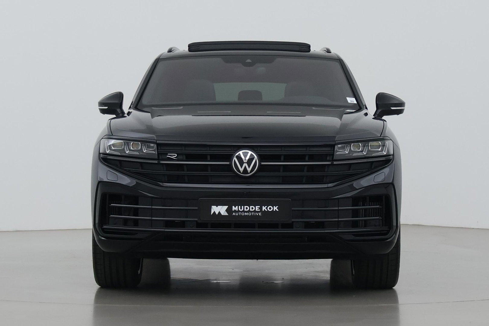 Volkswagen Touareg 3.0 TSi eHybrid 4MOTION R | FINAL EDITION | Luchtvering | Trekhaak | Panoramadak | Dynaudio | 360° Camera