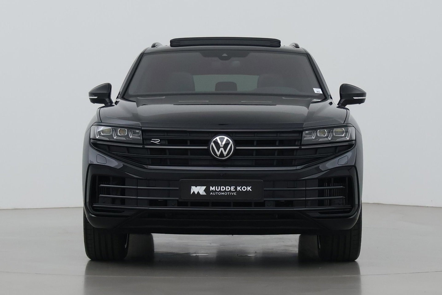 Volkswagen Touareg 3.0 TSi eHybrid 4MOTION R | FINAL EDITION | Luchtvering | Trekhaak | Panoramadak | Dynaudio | 360° Camera