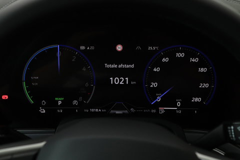 Volkswagen Touareg 3.0 TSi eHybrid 4MOTION R | FINAL EDITION | Luchtvering | Trekhaak | Panoramadak | Dynaudio | 360° Camera