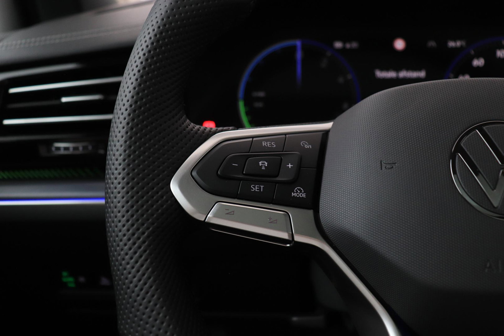 Volkswagen Touareg 3.0 TSi eHybrid 4MOTION R | FINAL EDITION | Luchtvering | Trekhaak | Panoramadak | Dynaudio | 360° Camera