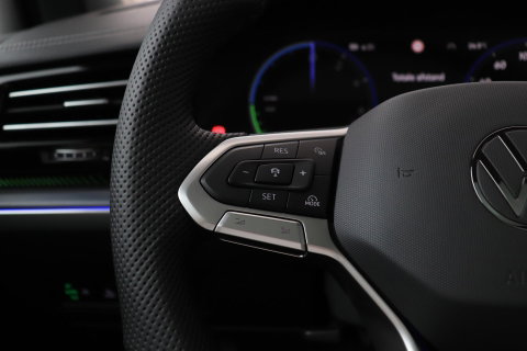 Volkswagen Touareg 3.0 TSi eHybrid 4MOTION R | FINAL EDITION | Luchtvering | Trekhaak | Panoramadak | Dynaudio | 360° Camera