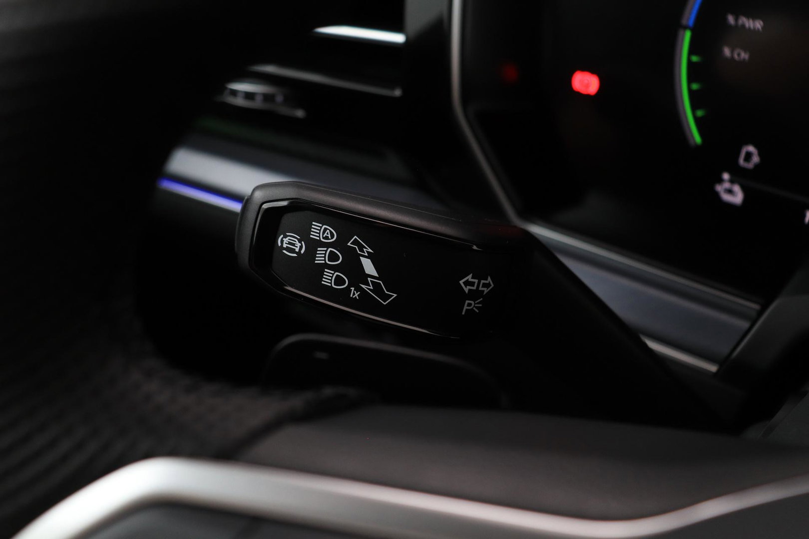 Volkswagen Touareg 3.0 TSi eHybrid 4MOTION R | FINAL EDITION | Luchtvering | Trekhaak | Panoramadak | Dynaudio | 360° Camera