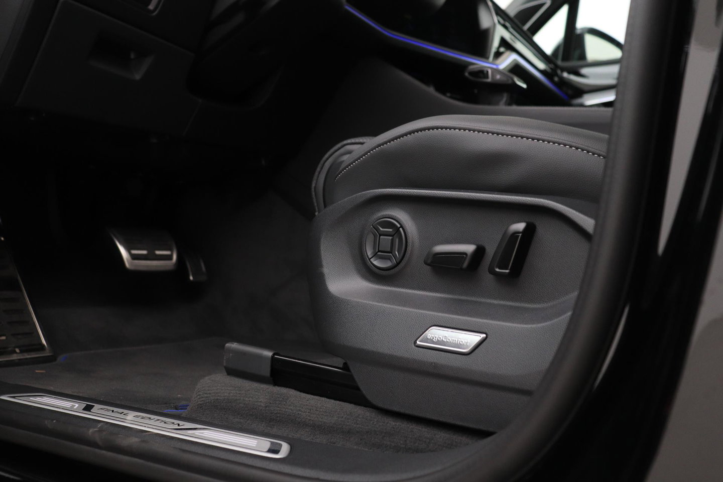 Volkswagen Touareg 3.0 TSi eHybrid 4MOTION R | FINAL EDITION | Luchtvering | Trekhaak | Panoramadak | Dynaudio | 360° Camera