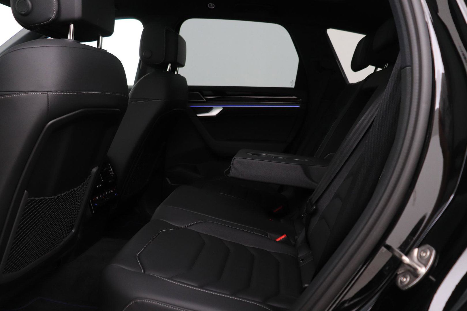 Volkswagen Touareg 3.0 TSi eHybrid 4MOTION R | FINAL EDITION | Luchtvering | Trekhaak | Panoramadak | Dynaudio | 360° Camera