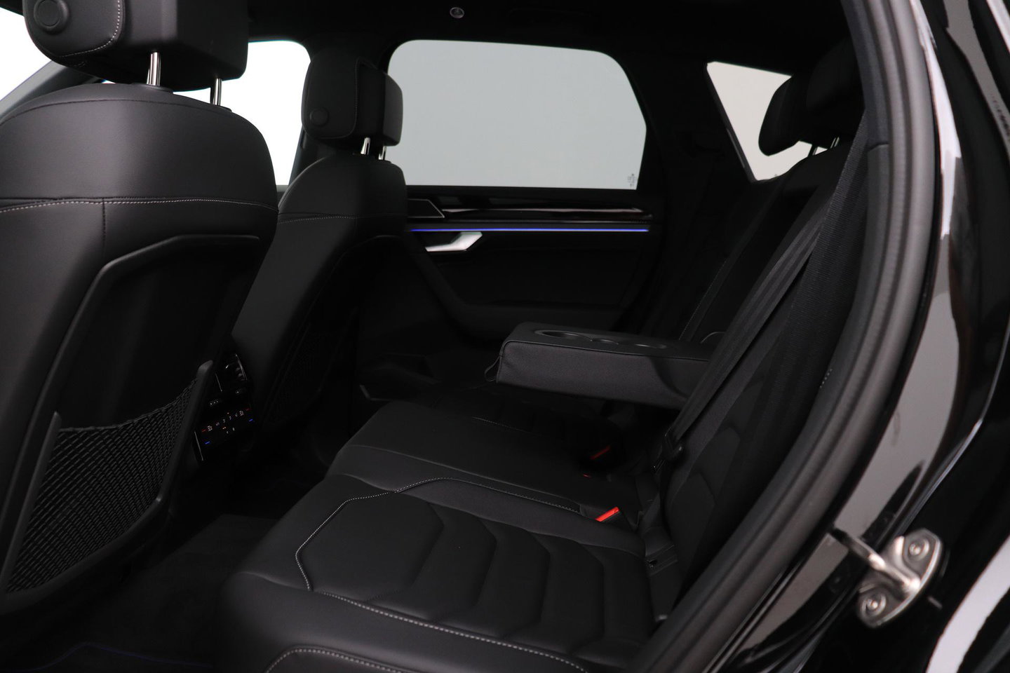 Volkswagen Touareg 3.0 TSi eHybrid 4MOTION R | FINAL EDITION | Luchtvering | Trekhaak | Panoramadak | Dynaudio | 360° Camera