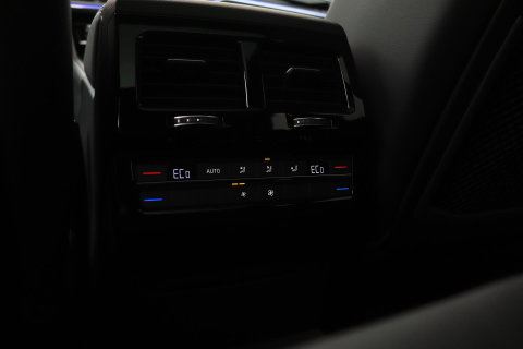Volkswagen Touareg 3.0 TSi eHybrid 4MOTION R | FINAL EDITION | Luchtvering | Trekhaak | Panoramadak | Dynaudio | 360° Camera