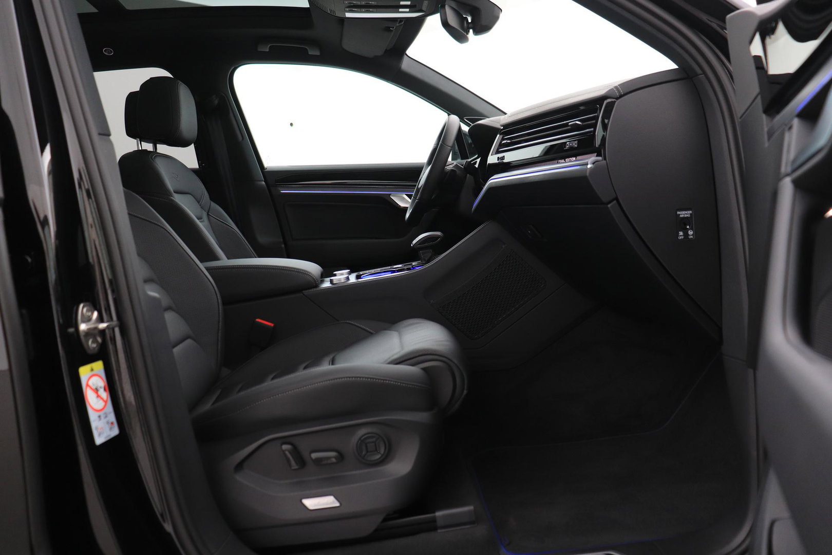 Volkswagen Touareg 3.0 TSi eHybrid 4MOTION R | FINAL EDITION | Luchtvering | Trekhaak | Panoramadak | Dynaudio | 360° Camera