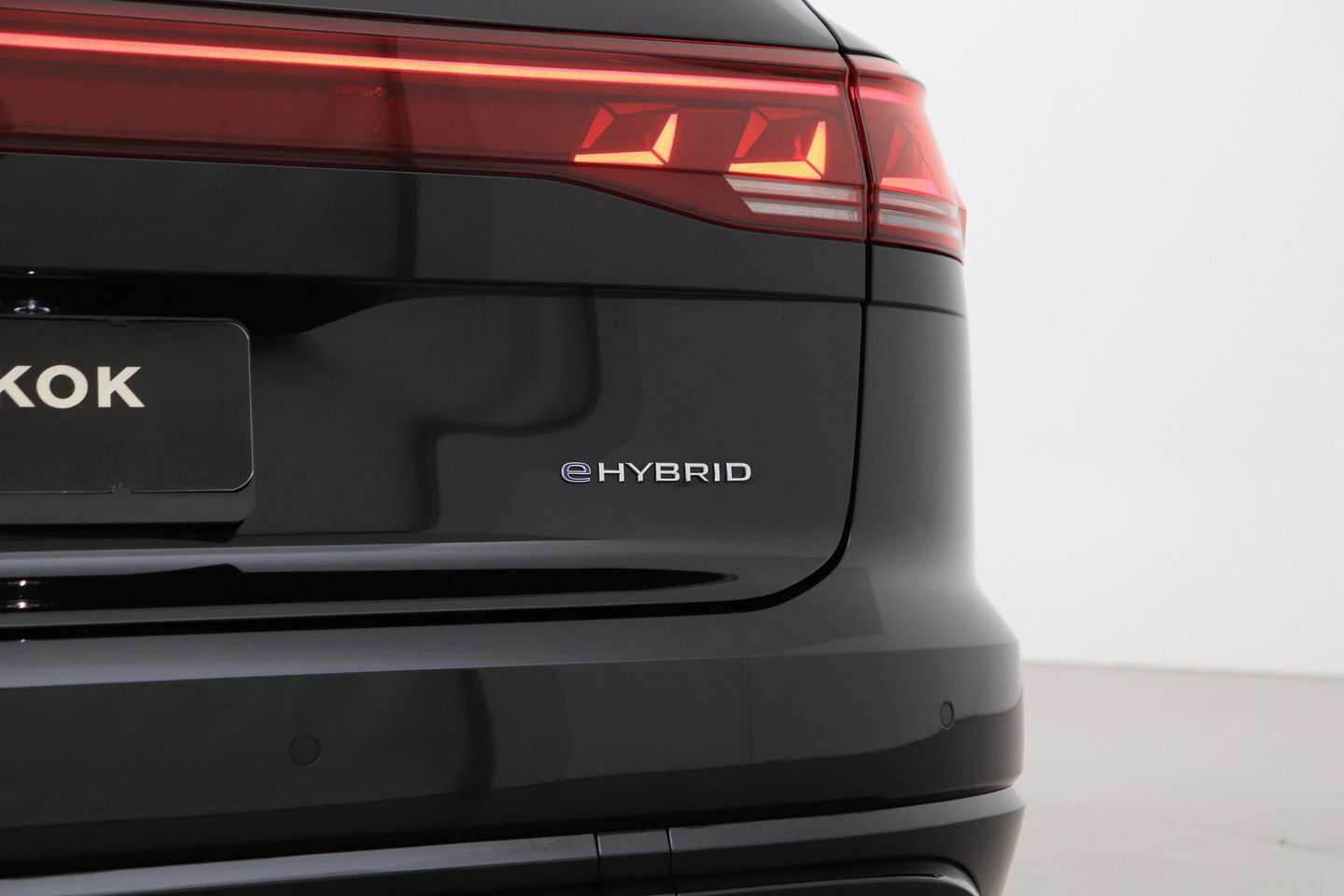 Volkswagen Touareg 3.0 TSi eHybrid 4MOTION R | FINAL EDITION | Luchtvering | Trekhaak | Panoramadak | Dynaudio | 360° Camera