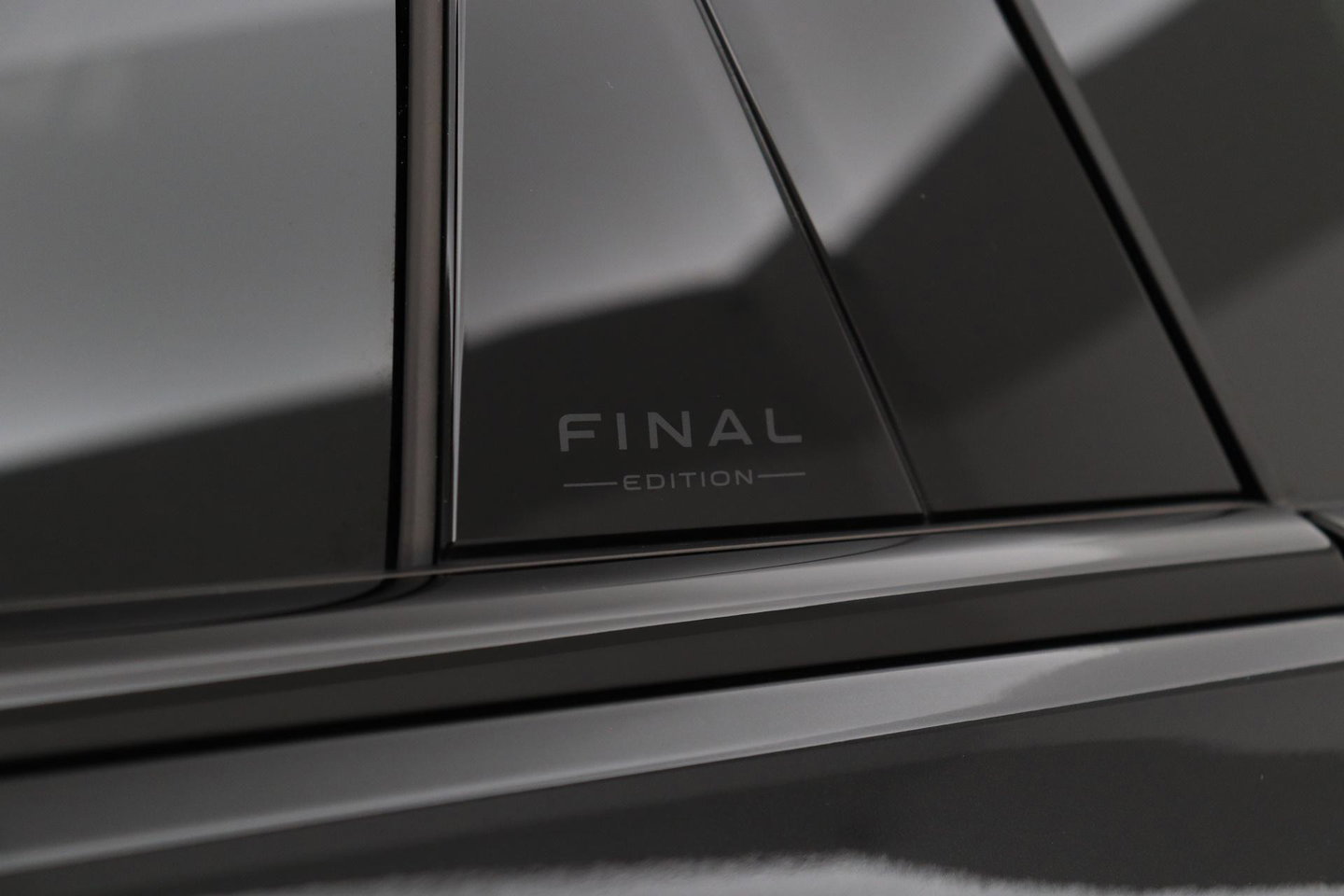 Volkswagen Touareg 3.0 TSi eHybrid 4MOTION R | FINAL EDITION | Luchtvering | Trekhaak | Panoramadak | Dynaudio | 360° Camera