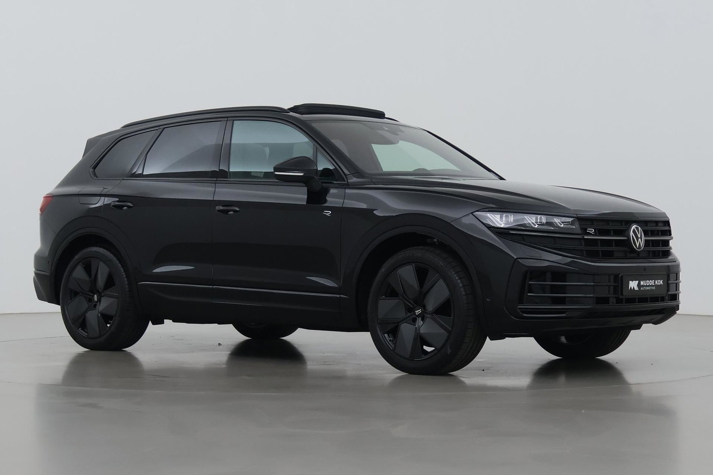 Volkswagen Touareg 3.0 TSi eHybrid 4MOTION R | FINAL EDITION | Luchtvering | Trekhaak | Panoramadak | Dynaudio | 360° Camera