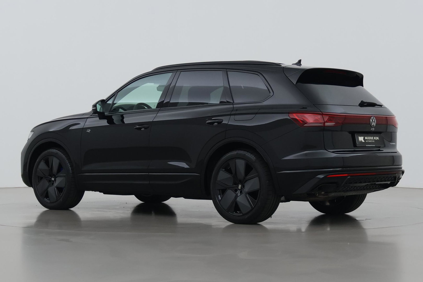 Volkswagen Touareg 3.0 TSi eHybrid 4MOTION R | FINAL EDITION | Luchtvering | Trekhaak | Panoramadak | Dynaudio | 360° Camera