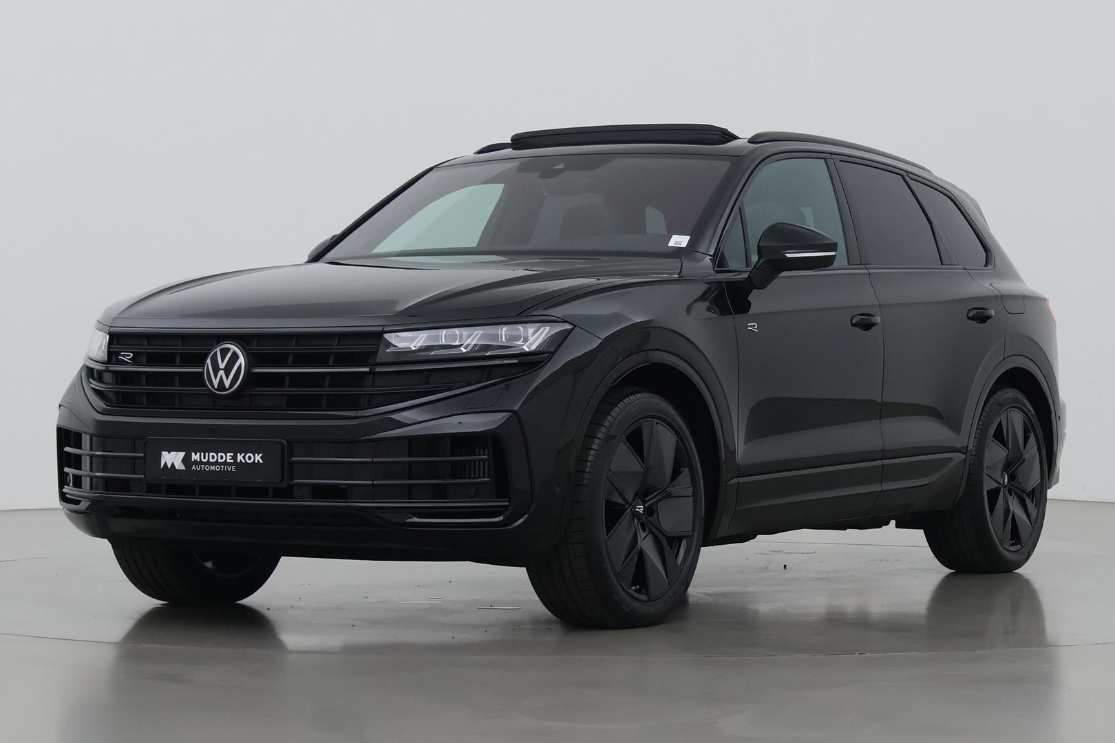 Volkswagen Touareg 3.0 TSi eHybrid 4MOTION R | FINAL EDITION | Luchtvering | Trekhaak | Panoramadak | Dynaudio | 360° Camera
