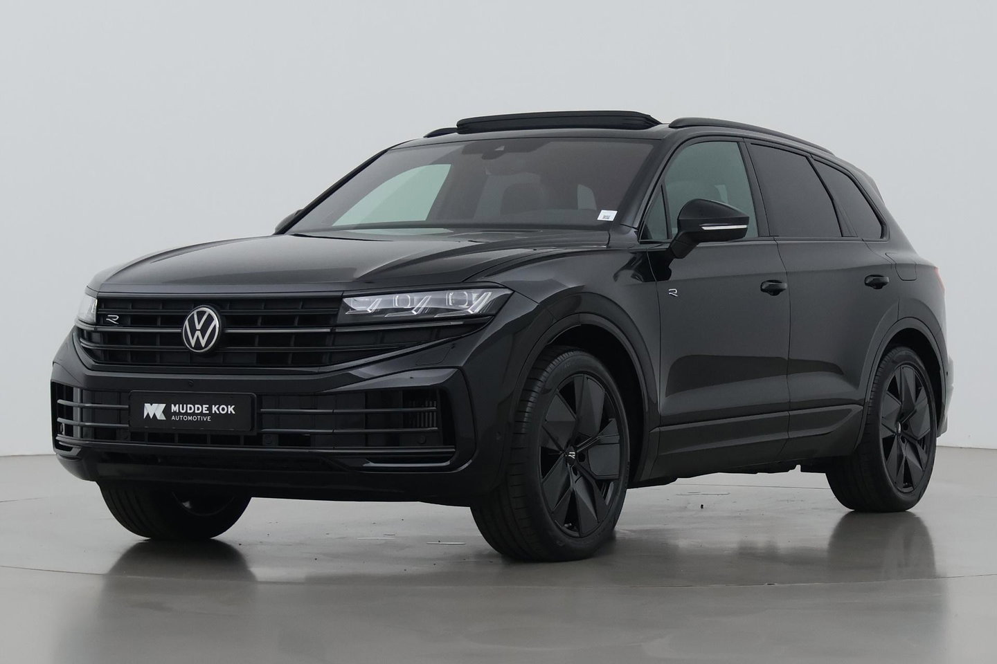 Volkswagen Touareg 3.0 TSi eHybrid 4MOTION R | FINAL EDITION | Luchtvering | Trekhaak | Panoramadak | Dynaudio | 360° Camera