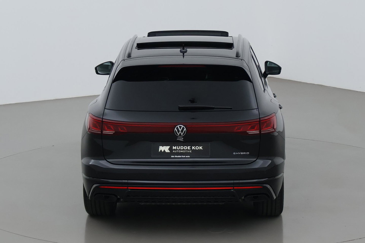 Volkswagen Touareg 3.0 TSi eHybrid 4MOTION R | FINAL EDITION | Luchtvering | Trekhaak | Panoramadak | Dynaudio | 360° Camera
