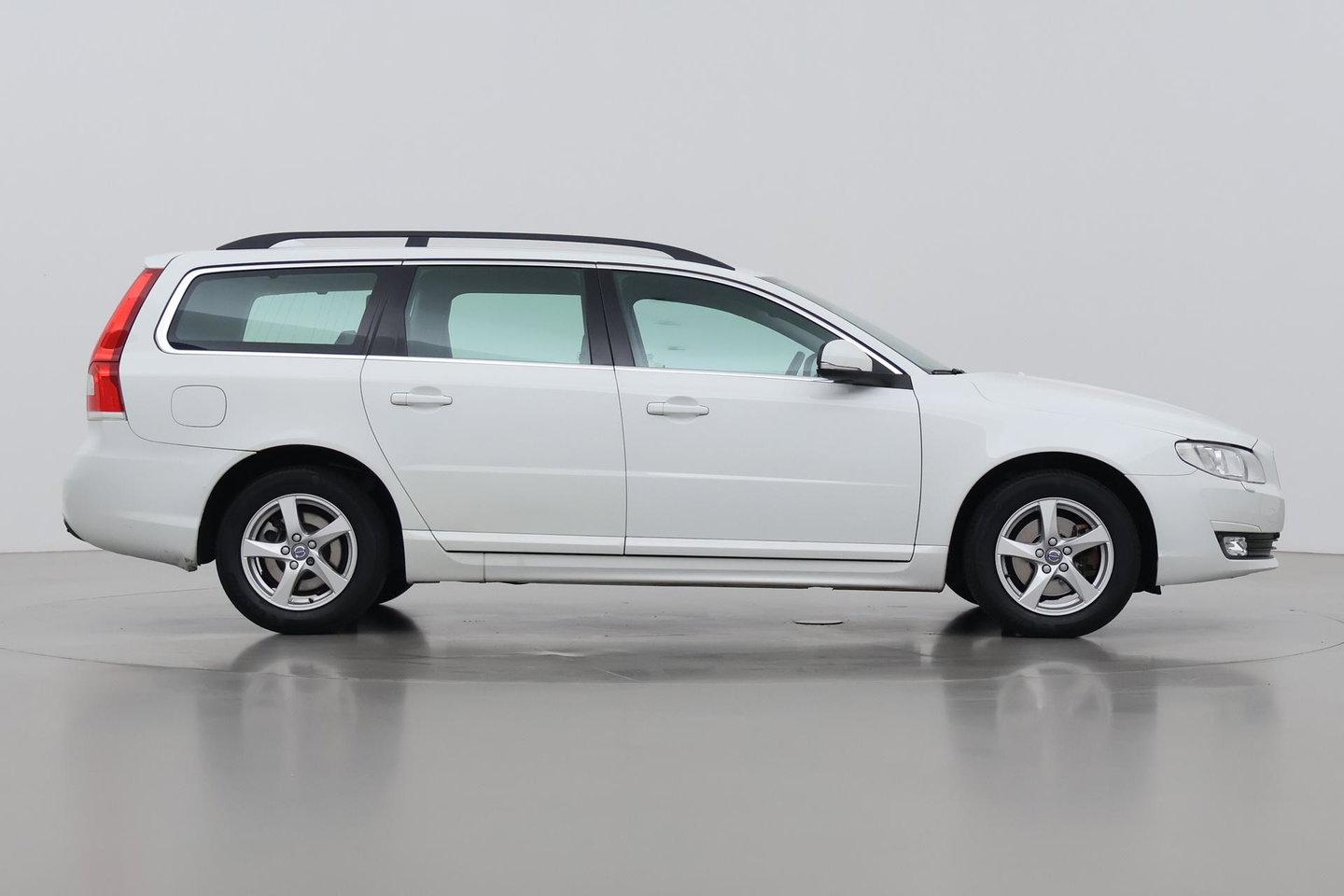 Volvo V70 2.0 D2 Dynamic Edition | Automaat | Stoelverwarming | PDC V+A | Xenon | Verwarmde voorruit
