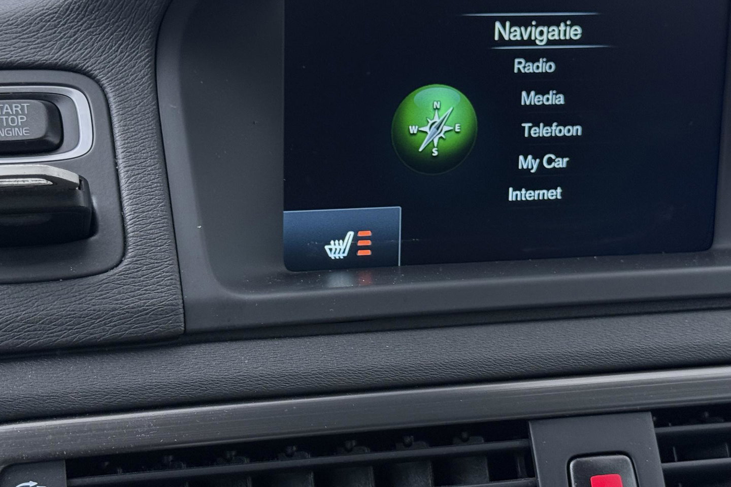 Volvo V70 2.0 D2 Dynamic Edition | Automaat | Stoelverwarming | PDC V+A | Xenon | Verwarmde voorruit