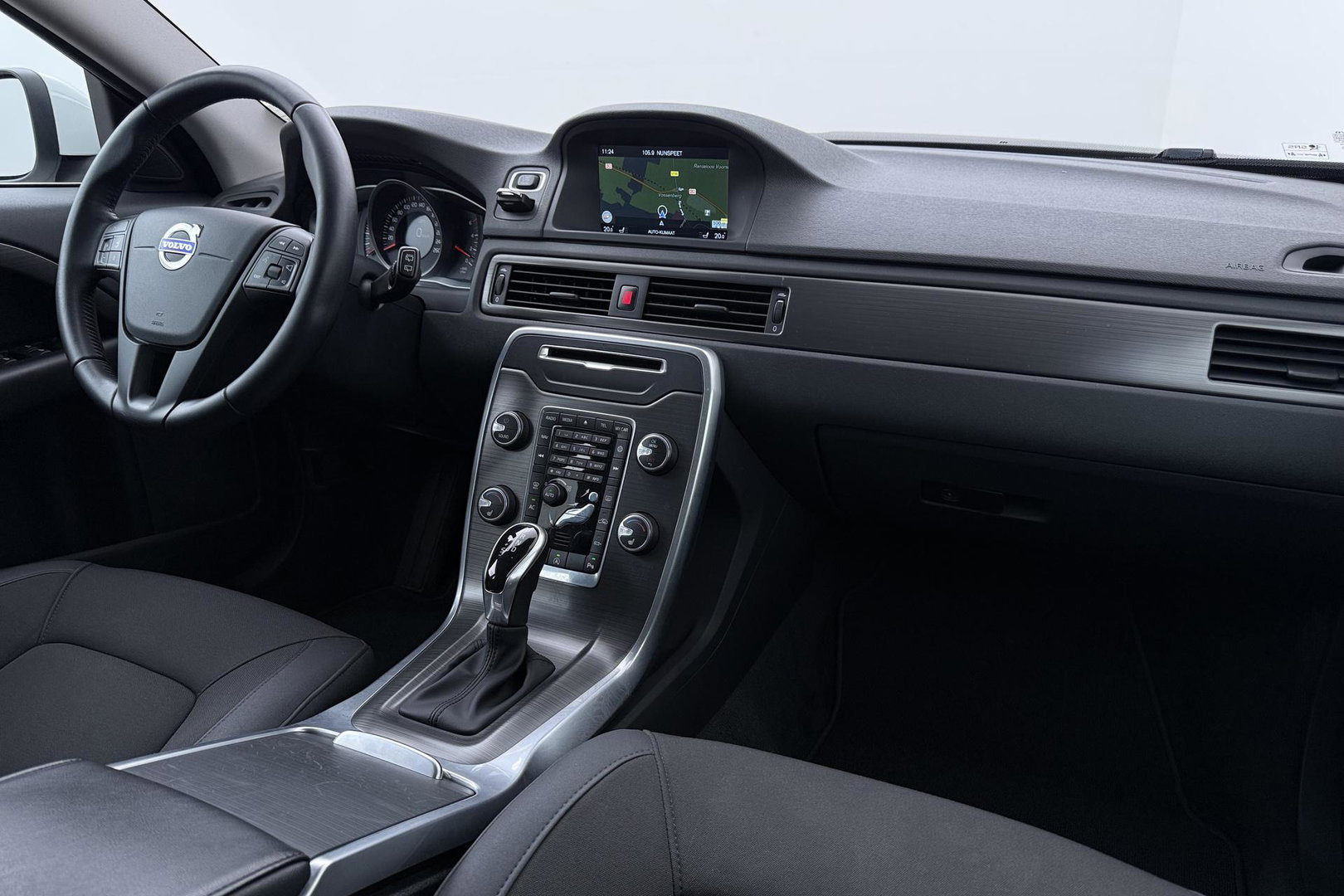 Volvo V70 2.0 D2 Dynamic Edition | Automaat | Stoelverwarming | PDC V+A | Xenon | Verwarmde voorruit
