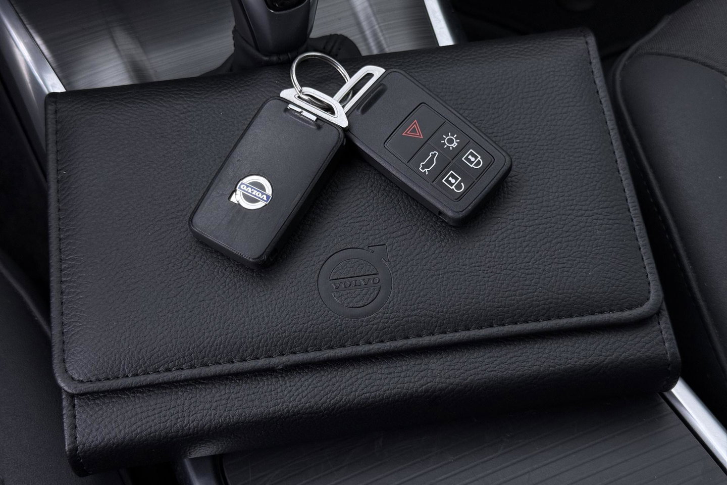 Volvo V70 2.0 D2 Dynamic Edition | Automaat | Stoelverwarming | PDC V+A | Xenon | Verwarmde voorruit