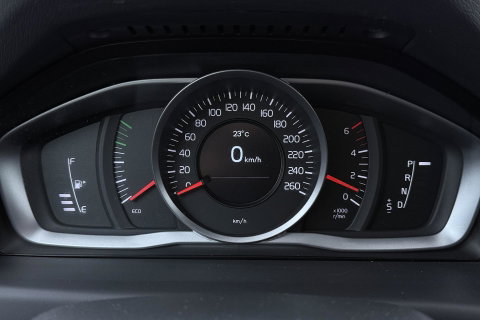 Volvo V70 2.0 D2 Dynamic Edition | Automaat | Stoelverwarming | PDC V+A | Xenon | Verwarmde voorruit