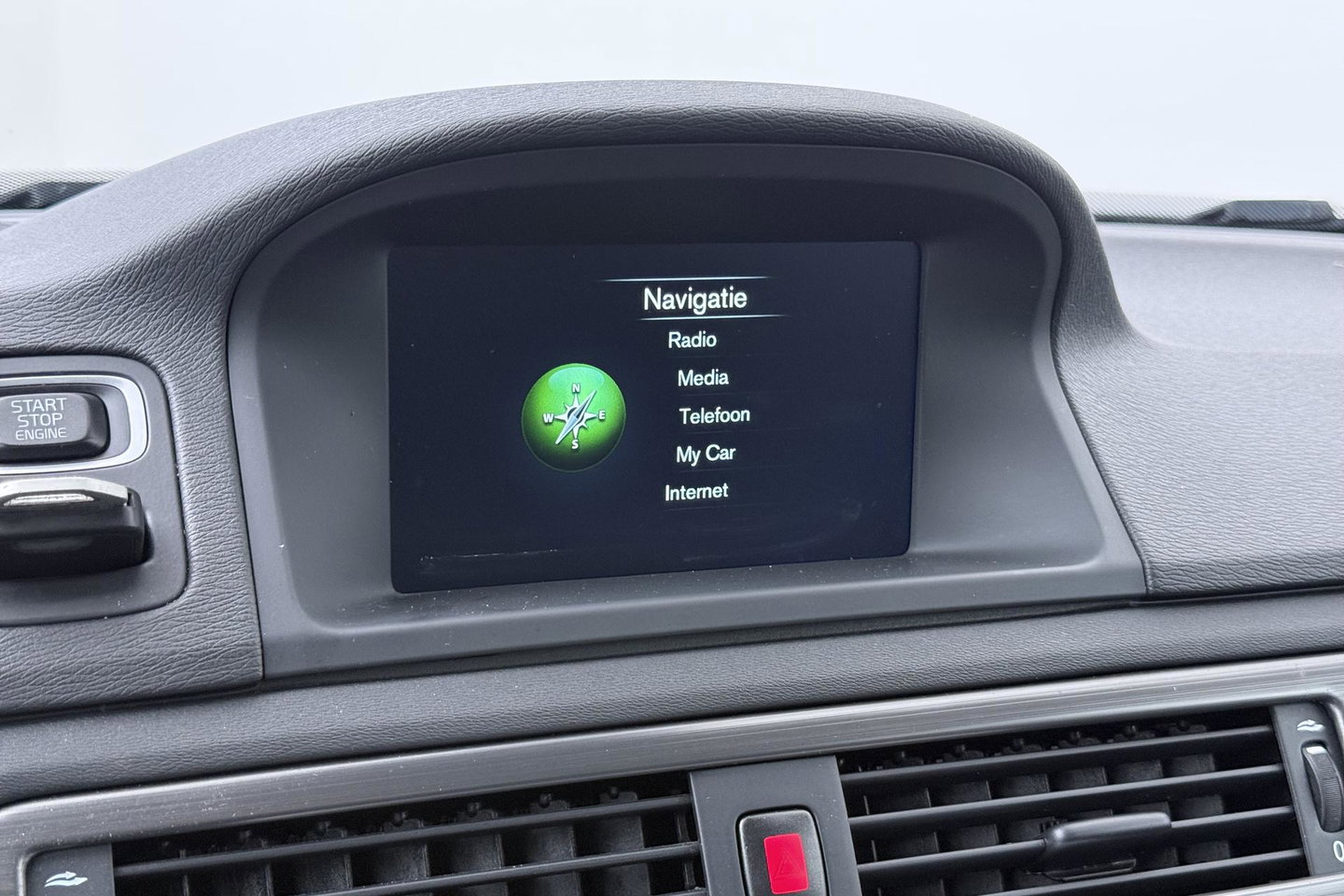 Volvo V70 2.0 D2 Dynamic Edition | Automaat | Stoelverwarming | PDC V+A | Xenon | Verwarmde voorruit