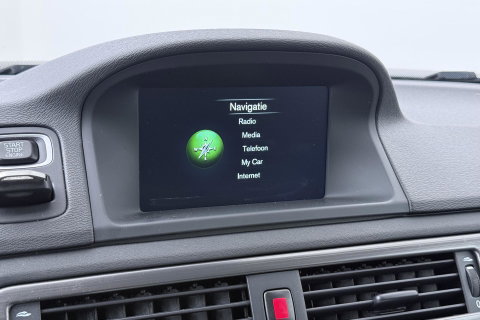 Volvo V70 2.0 D2 Dynamic Edition | Automaat | Stoelverwarming | PDC V+A | Xenon | Verwarmde voorruit