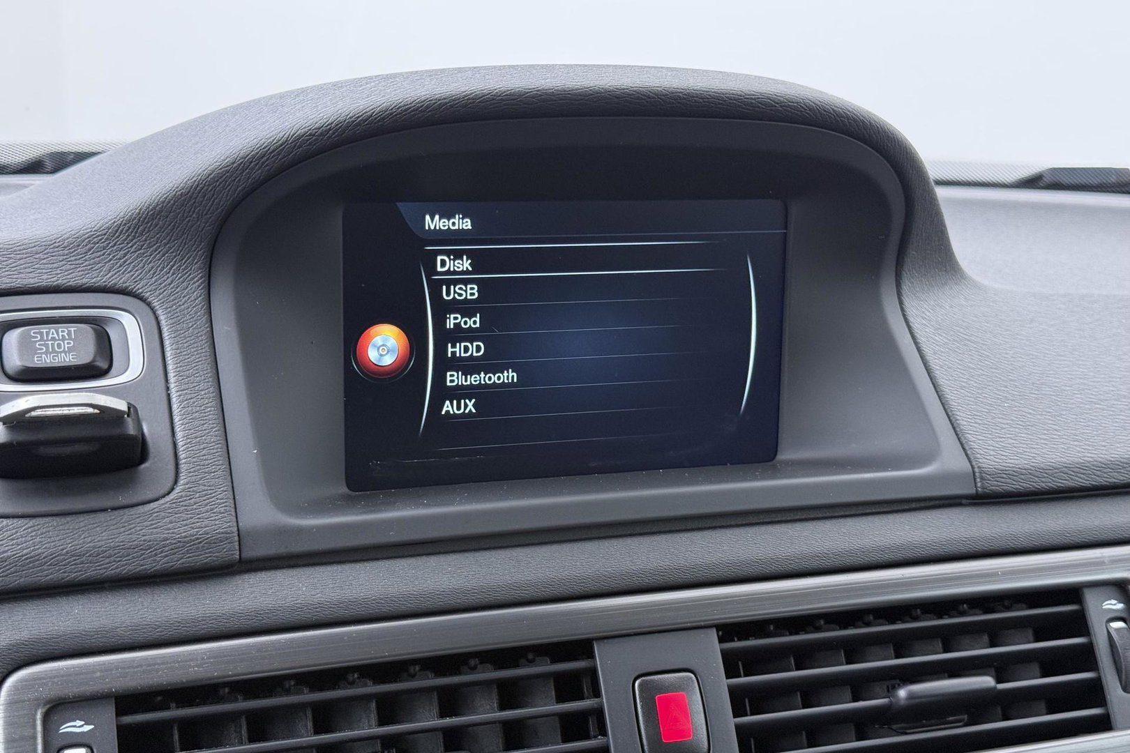 Volvo V70 2.0 D2 Dynamic Edition | Automaat | Stoelverwarming | PDC V+A | Xenon | Verwarmde voorruit