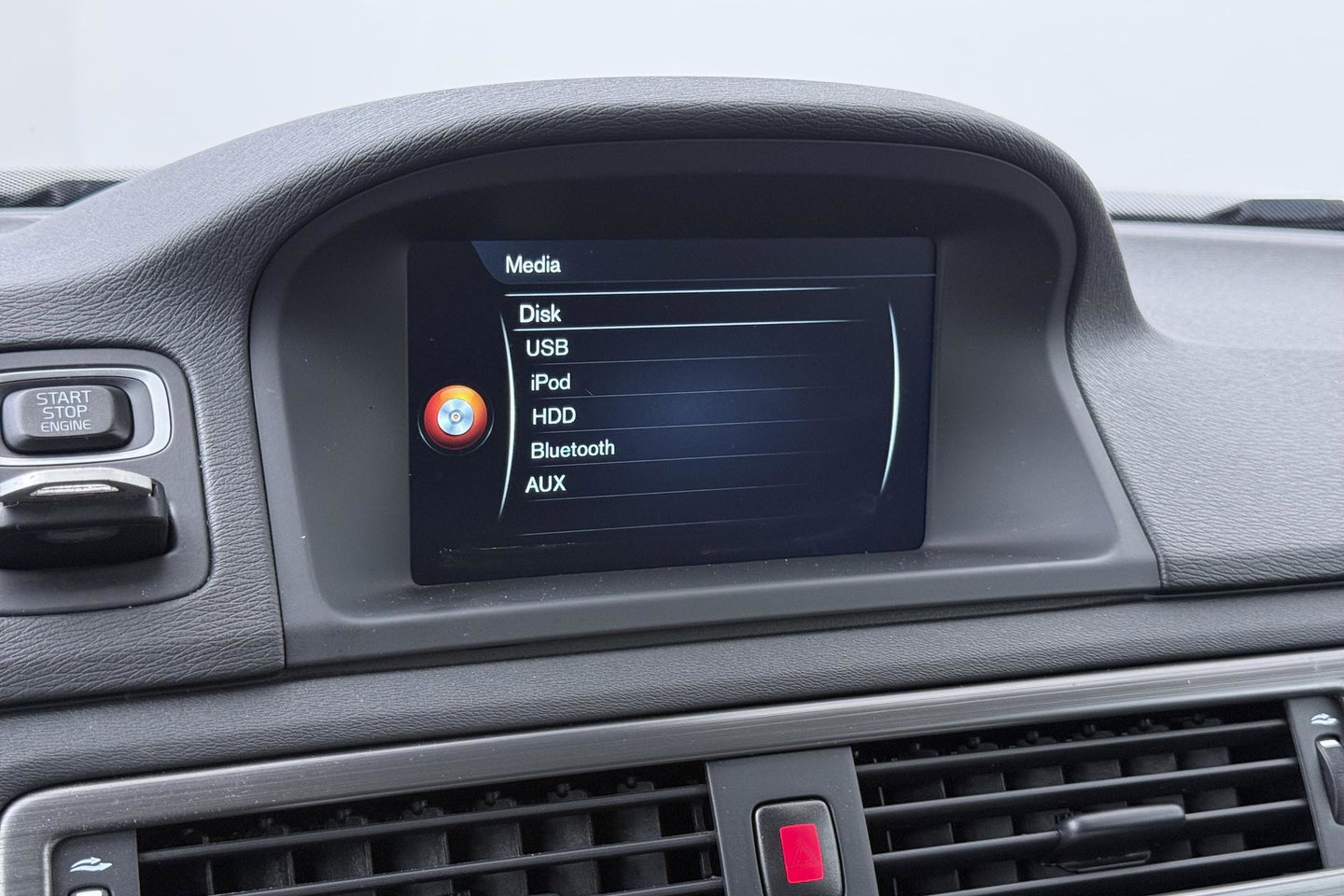 Volvo V70 2.0 D2 Dynamic Edition | Automaat | Stoelverwarming | PDC V+A | Xenon | Verwarmde voorruit