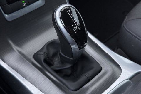 Volvo V70 2.0 D2 Dynamic Edition | Automaat | Stoelverwarming | PDC V+A | Xenon | Verwarmde voorruit