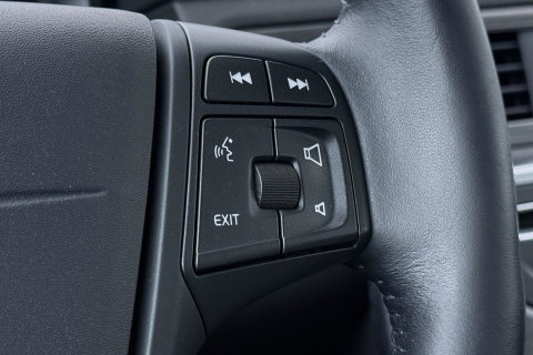 Volvo V70 2.0 D2 Dynamic Edition | Automaat | Stoelverwarming | PDC V+A | Xenon | Verwarmde voorruit