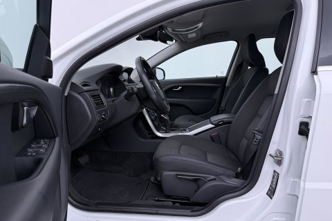 Volvo V70 2.0 D2 Dynamic Edition | Automaat | Stoelverwarming | PDC V+A | Xenon | Verwarmde voorruit