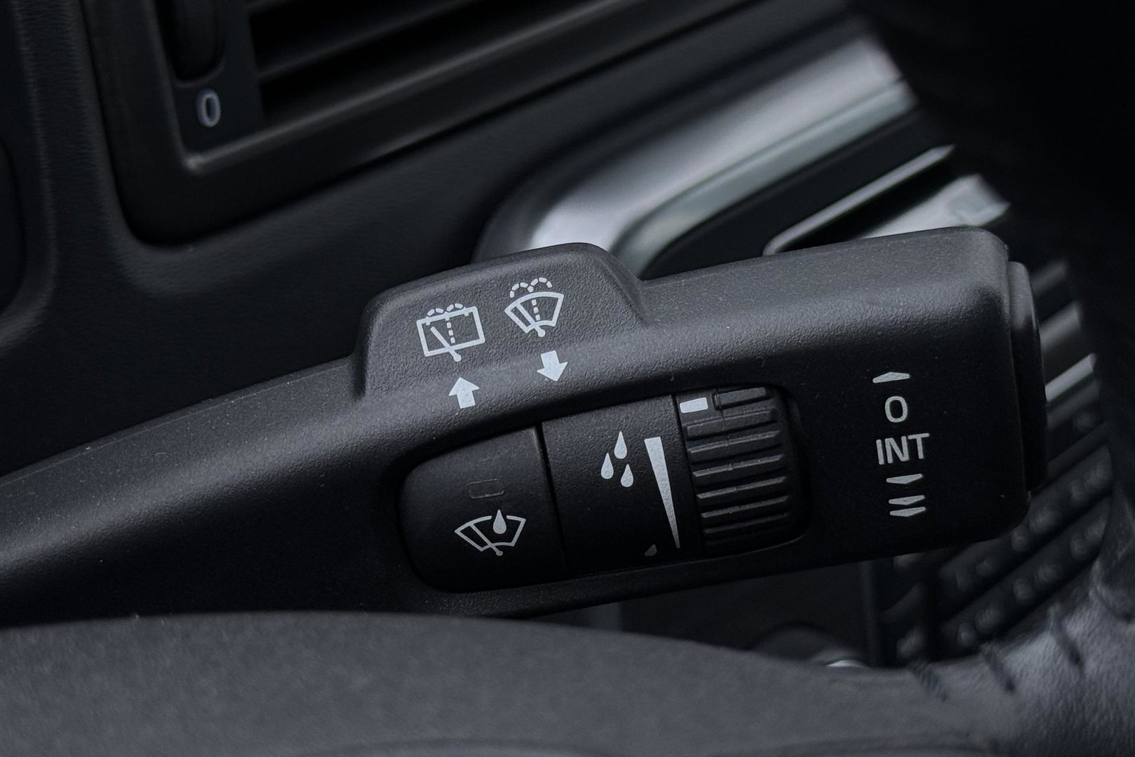 Volvo V70 2.0 D2 Dynamic Edition | Automaat | Stoelverwarming | PDC V+A | Xenon | Verwarmde voorruit