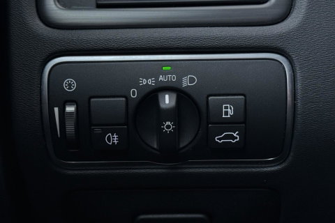 Volvo V70 2.0 D2 Dynamic Edition | Automaat | Stoelverwarming | PDC V+A | Xenon | Verwarmde voorruit