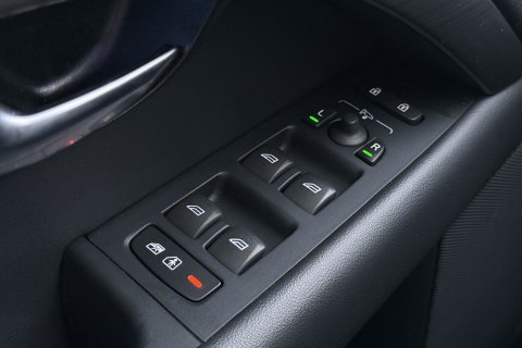 Volvo V70 2.0 D2 Dynamic Edition | Automaat | Stoelverwarming | PDC V+A | Xenon | Verwarmde voorruit
