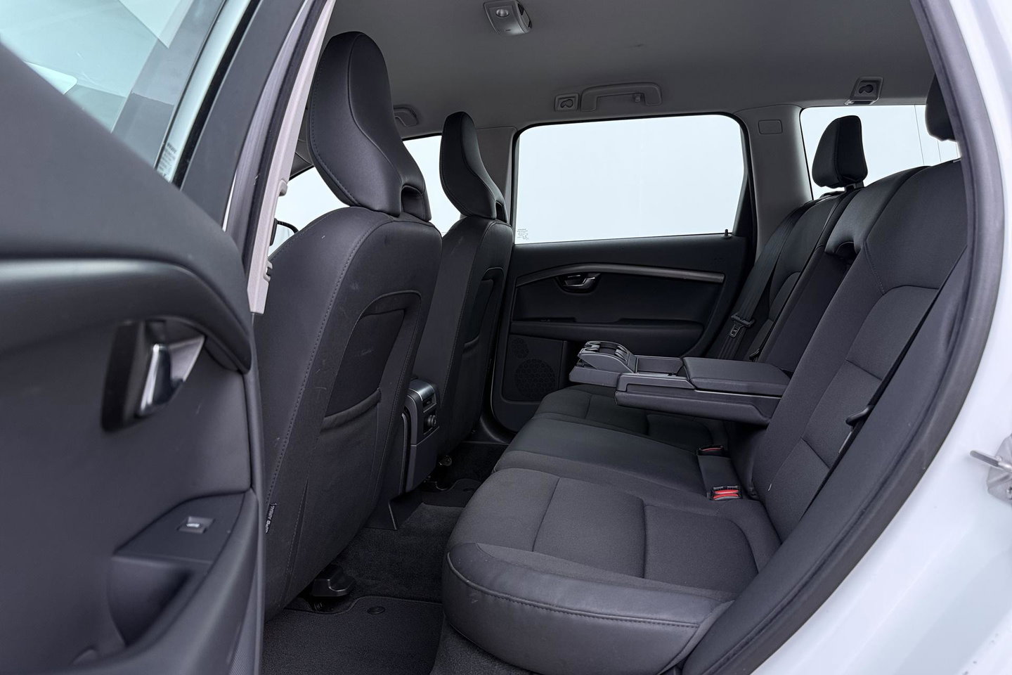 Volvo V70 2.0 D2 Dynamic Edition | Automaat | Stoelverwarming | PDC V+A | Xenon | Verwarmde voorruit