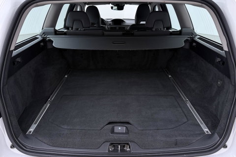 Volvo V70 2.0 D2 Dynamic Edition | Automaat | Stoelverwarming | PDC V+A | Xenon | Verwarmde voorruit