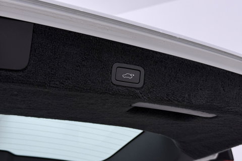 Volvo V70 2.0 D2 Dynamic Edition | Automaat | Stoelverwarming | PDC V+A | Xenon | Verwarmde voorruit