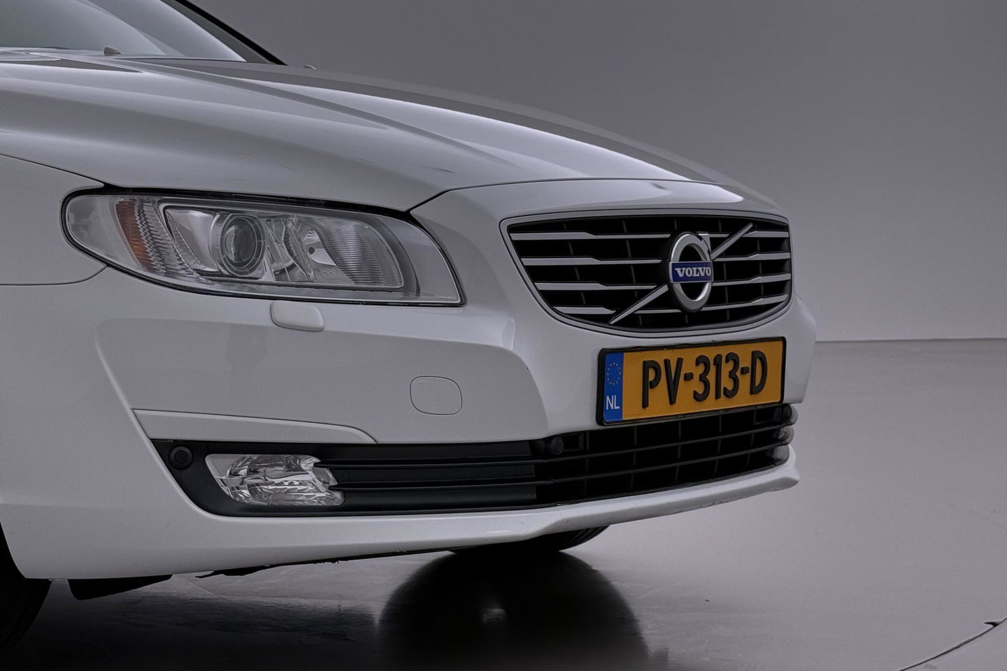 Volvo V70 2.0 D2 Dynamic Edition | Automaat | Stoelverwarming | PDC V+A | Xenon | Verwarmde voorruit