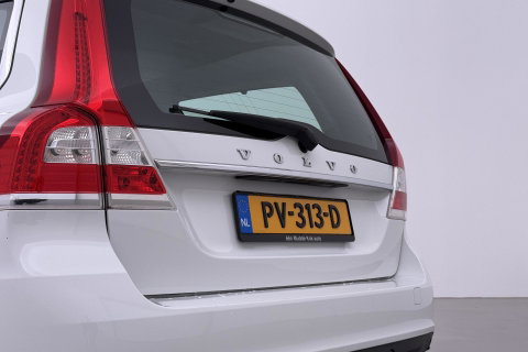 Volvo V70 2.0 D2 Dynamic Edition | Automaat | Stoelverwarming | PDC V+A | Xenon | Verwarmde voorruit