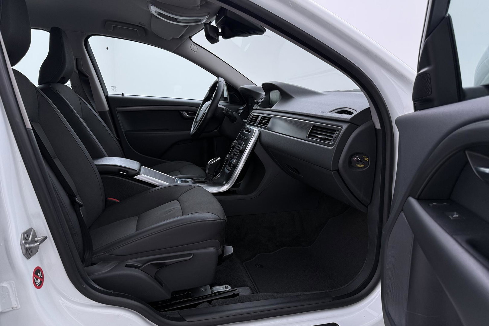 Volvo V70 2.0 D2 Dynamic Edition | Automaat | Stoelverwarming | PDC V+A | Xenon | Verwarmde voorruit