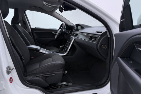 Volvo V70 2.0 D2 Dynamic Edition | Automaat | Stoelverwarming | PDC V+A | Xenon | Verwarmde voorruit