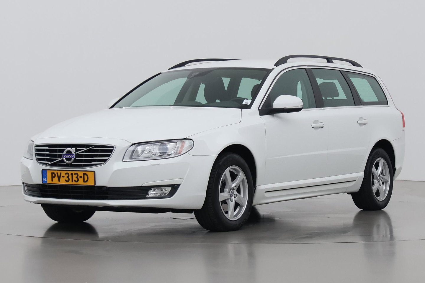 Volvo V70 2.0 D2 Dynamic Edition | Automaat | Stoelverwarming | PDC V+A | Xenon | Verwarmde voorruit