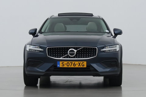 Volvo V60 Cross Country 2.0 B5 AWD Pro | ACC | Panoramadak | Harman/Kardon | Keyless | Memory | Trekhaak | Camera | BLIS | 19 Inch