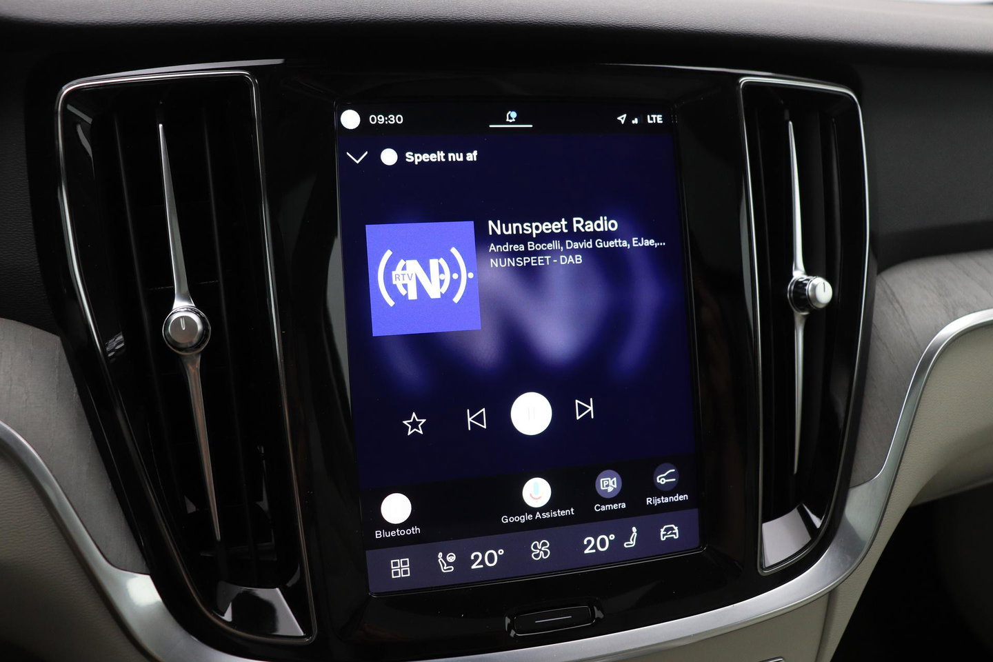 Volvo V60 Cross Country 2.0 B5 AWD Pro | ACC | Panoramadak | Harman/Kardon | Keyless | Memory | Trekhaak | Camera | BLIS | 19 Inch