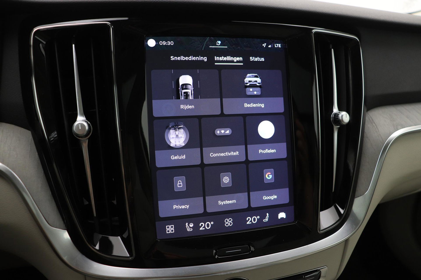 Volvo V60 Cross Country 2.0 B5 AWD Pro | ACC | Panoramadak | Harman/Kardon | Keyless | Memory | Trekhaak | Camera | BLIS | 19 Inch