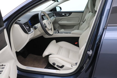 Volvo V60 Cross Country 2.0 B5 AWD Pro | ACC | Panoramadak | Harman/Kardon | Keyless | Memory | Trekhaak | Camera | BLIS | 19 Inch
