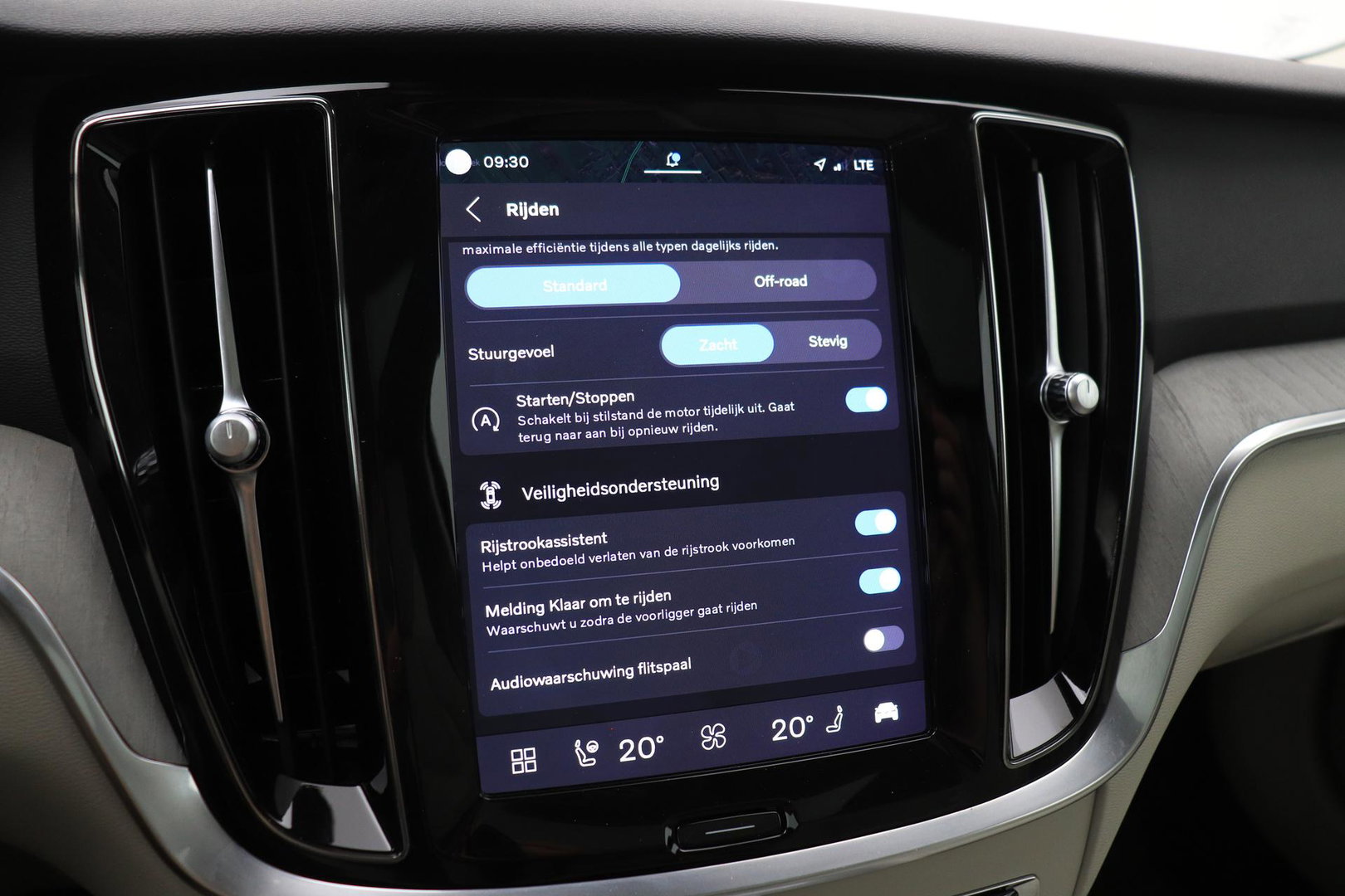 Volvo V60 Cross Country 2.0 B5 AWD Pro | ACC | Panoramadak | Harman/Kardon | Keyless | Memory | Trekhaak | Camera | BLIS | 19 Inch