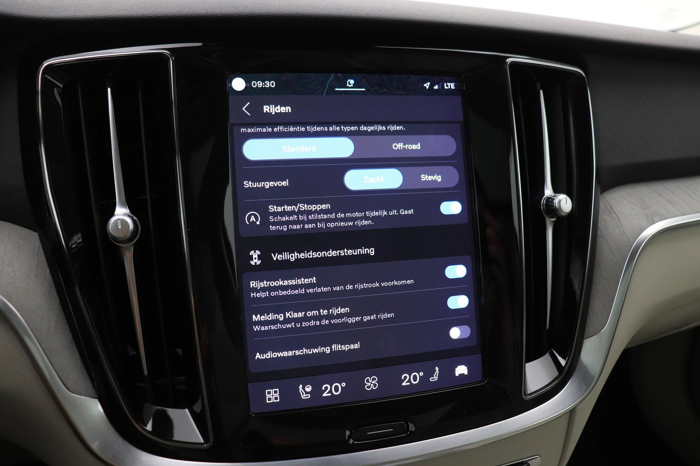Volvo V60 Cross Country 2.0 B5 AWD Pro | ACC | Panoramadak | Harman/Kardon | Keyless | Memory | Trekhaak | Camera | BLIS | 19 Inch