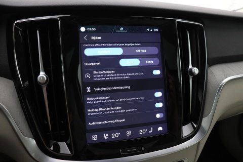 Volvo V60 Cross Country 2.0 B5 AWD Pro | ACC | Panoramadak | Harman/Kardon | Keyless | Memory | Trekhaak | Camera | BLIS | 19 Inch